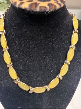 Thermoset Yellow Oval Link Necklace - Women's Fashion Jewelry